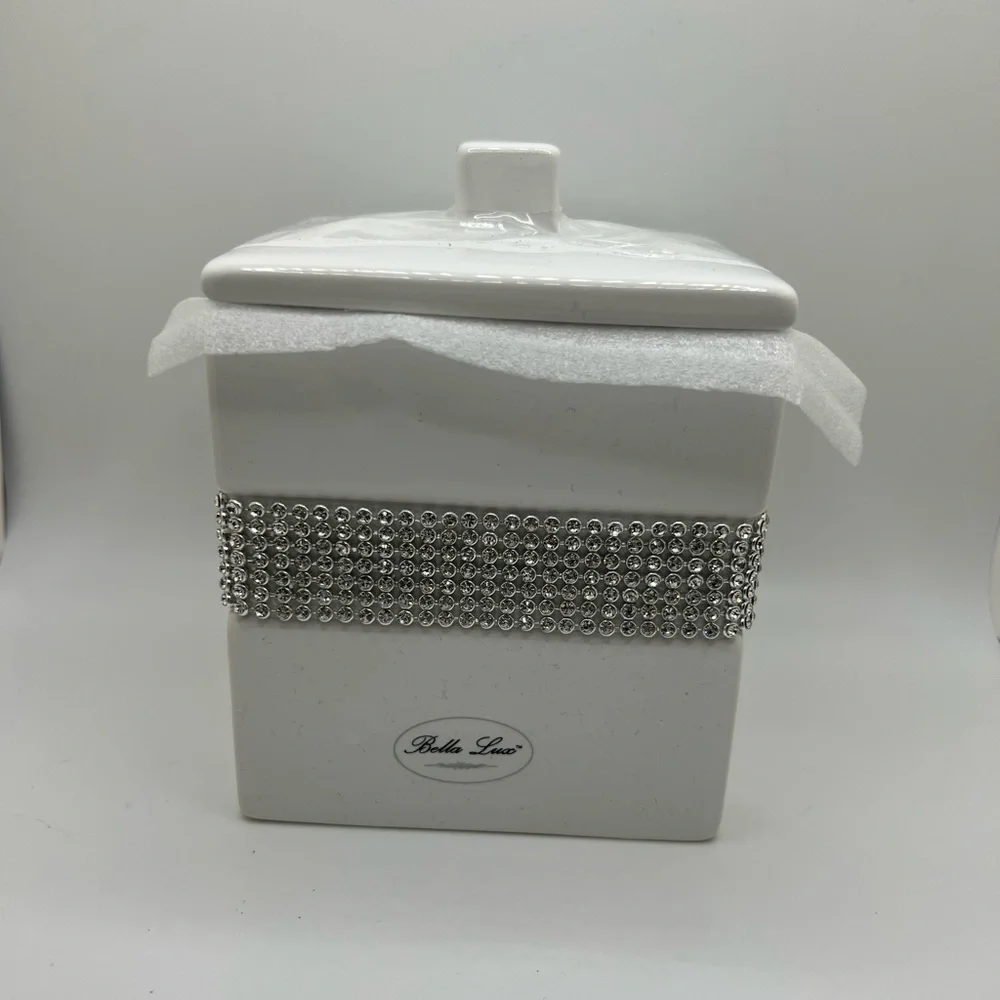 NWT Bella luxx qtip/cotton ball holder